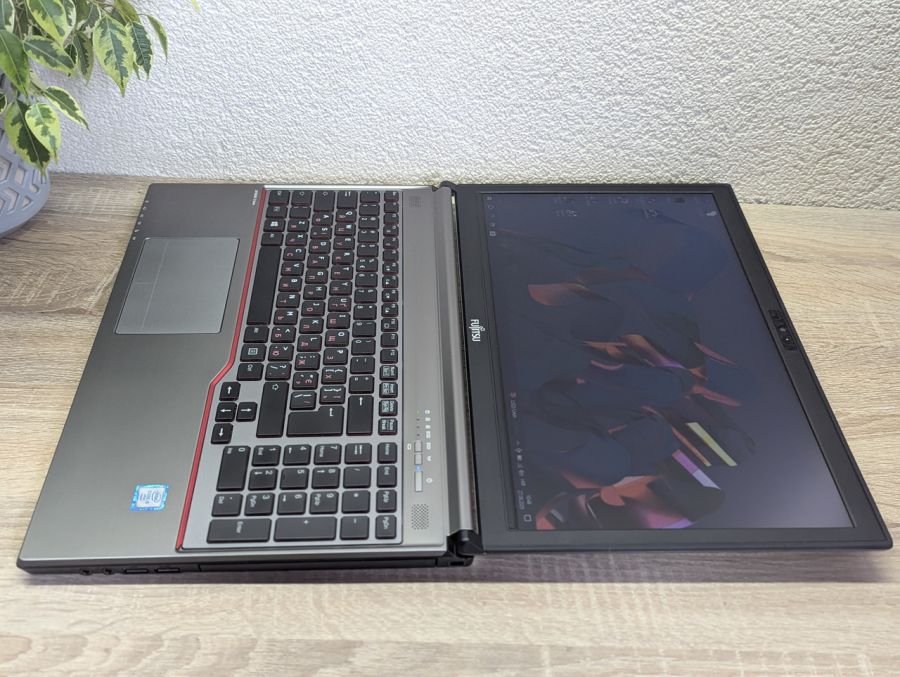 Уцінка! Ноутбук Б/В Fujitsu E756, Intel Core i5-6300U, DDR4 8 GB, SSD 128GB, 15.6" Full HD