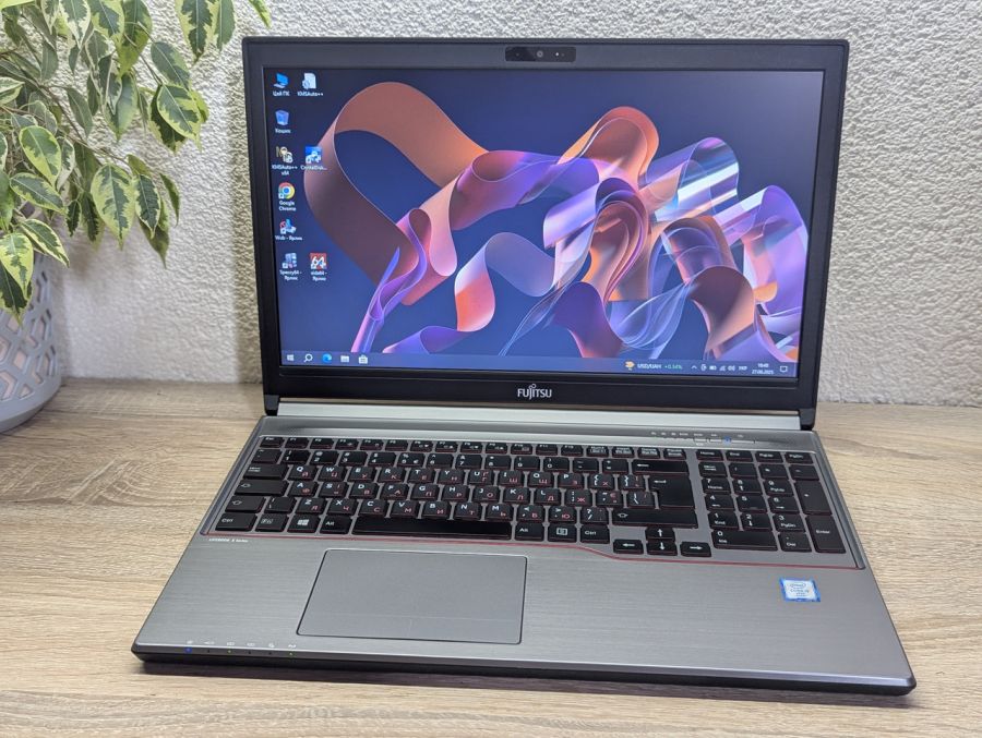 Уцінка! Ноутбук Б/В Fujitsu E756, Intel Core i5-6300U, DDR4 8 GB, SSD 128GB, 15.6" Full HD