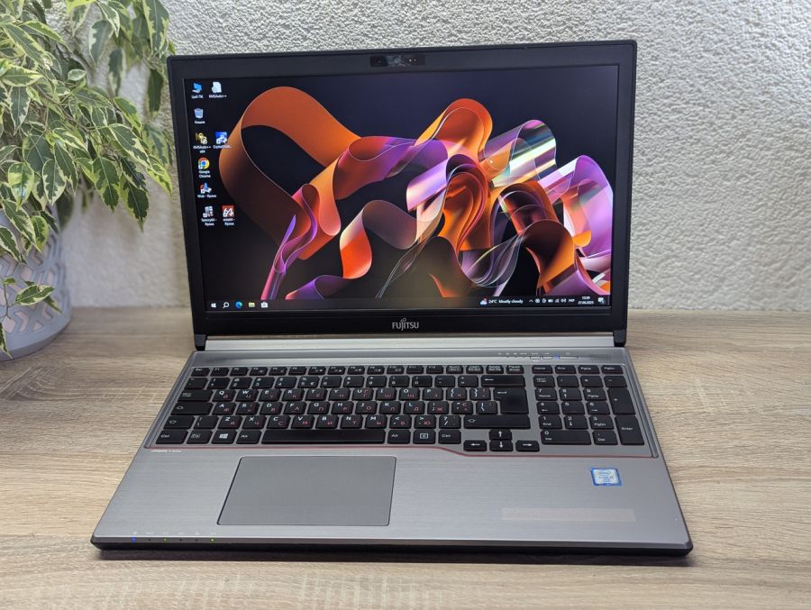 Уцінка! Ноутбук Б/В Fujitsu E756, Intel Core i5-6300U, DDR4 8 GB, SSD 128GB, 15.6" Full HD