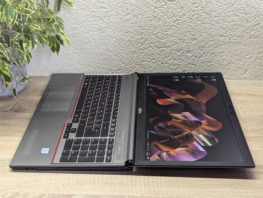 Уцінка! Ноутбук Б/В Fujitsu E756, Intel Core i5-6300U, DDR4 8 GB, SSD 128GB, 15.6" Full HD