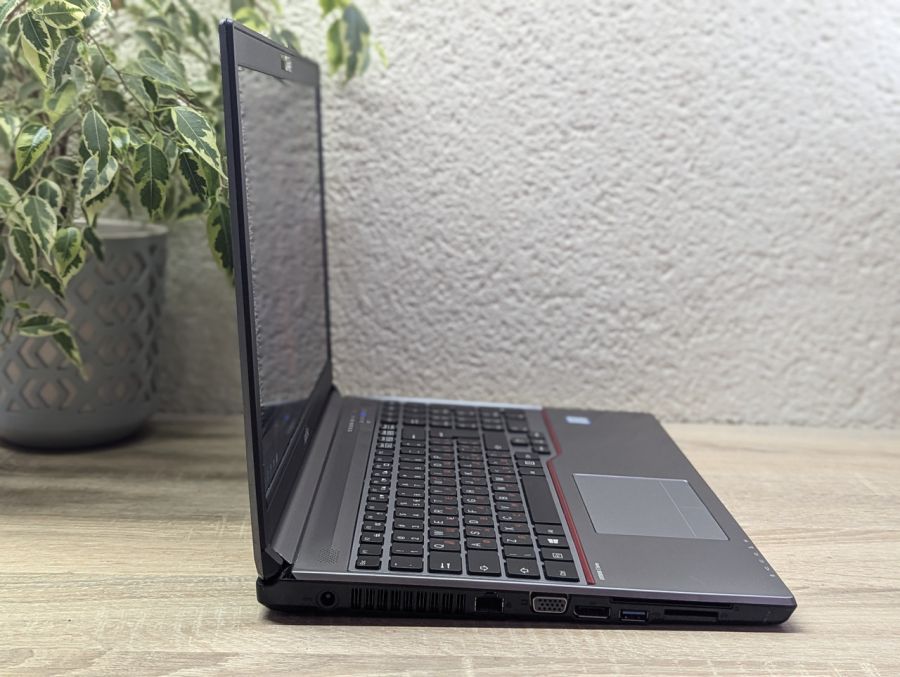 Уцінка! Ноутбук Б/В Fujitsu E756, Intel Core i5-6300U, DDR4 8 GB, SSD 128GB, 15.6" Full HD