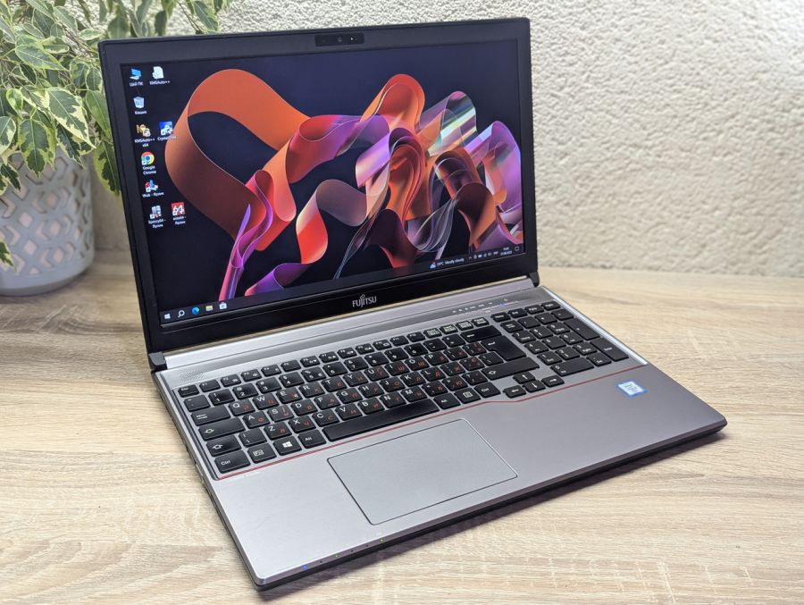 Уцінка! Ноутбук Б/В Fujitsu E756, Intel Core i5-6300U, DDR4 8 GB, SSD 128GB, 15.6" Full HD