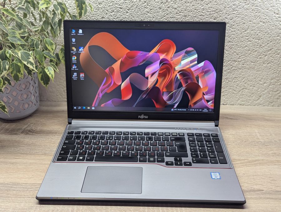 Уцінка! Ноутбук Б/В Fujitsu E756, Intel Core i5-6300U, DDR4 8 GB, SSD 128GB, 15.6" Full HD