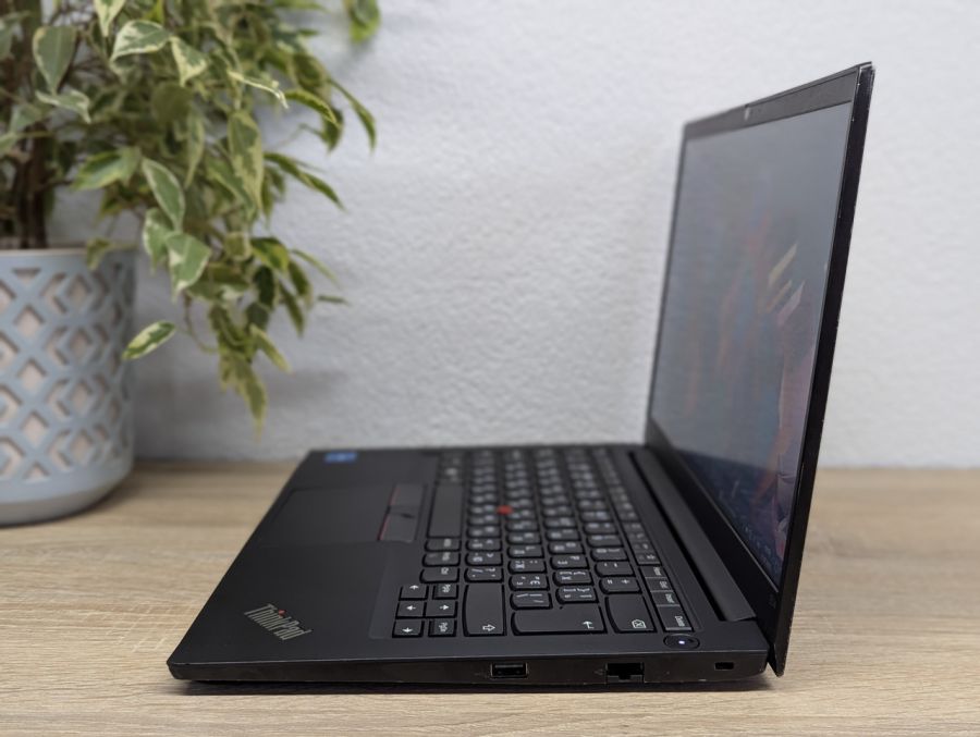 Ноутбук Б/В Lenovo ThinkPad E14, Intel Core i3-11Gen, DDR4 16GB, SSD 256GB, 14" Full HD