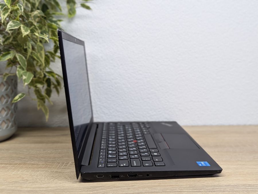 Уцінка! Ноутбук Б/В Lenovo ThinkPad E14, Intel Core i3-11Gen, DDR4 16 GB, SSD 256GB, 14" Full HD