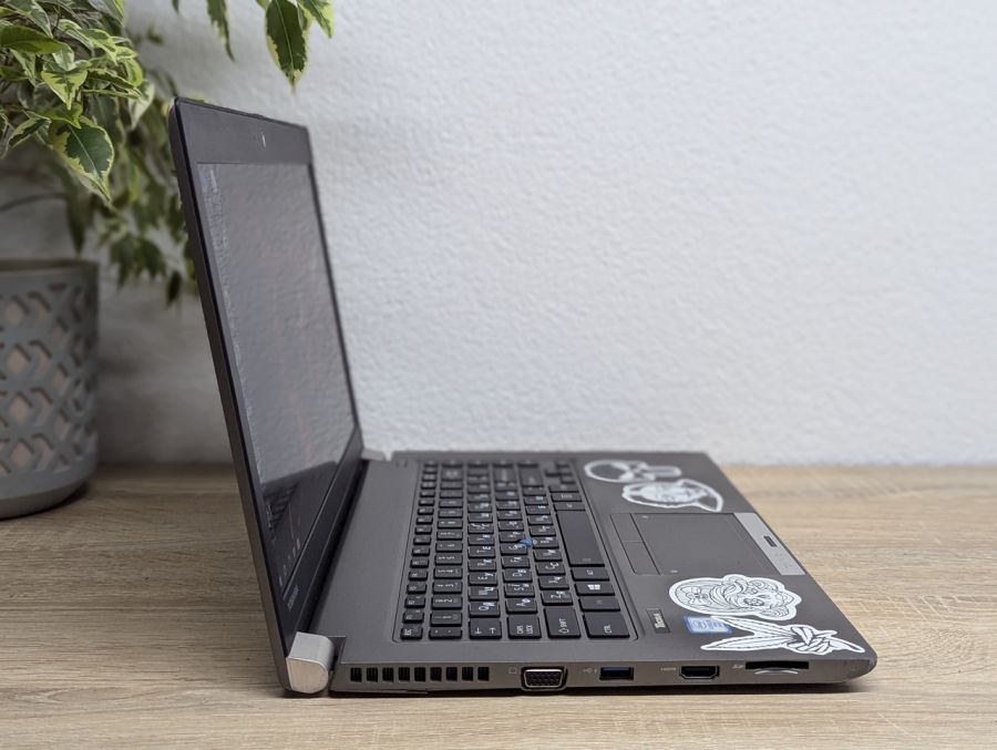Ноутбук Б/В Toshiba Tecra Z40-C, Intel Core i5-6300U, DDR3 8 GB, SSD 128GB, 14" Full HD