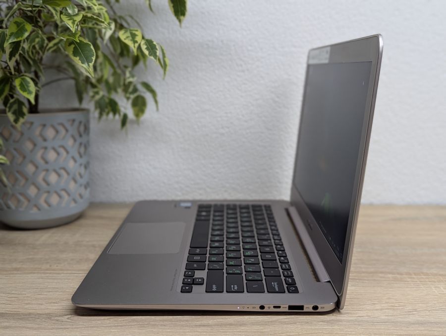 Ноутбук Б/В ASUS Zenbook UX305, Intel Core i5-6200U, DDR3 8 GB, SSD 128GB, 13" Full HD