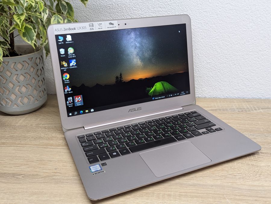 Ноутбук Б/В ASUS Zenbook UX305, Intel Core i5-6200U, DDR3 8GB, SSD 128GB, 13" Full HD