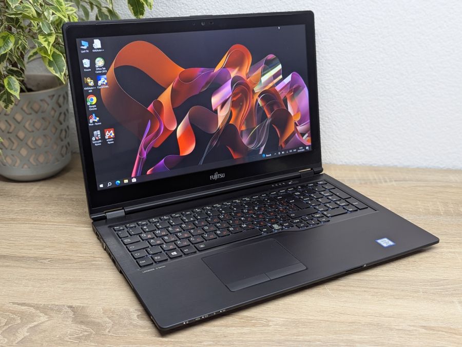 Ноутбук Б/В Fujitsu U758, Intel Core i5-7300U, DDR4 8 GB, SSD 256GB, 15.6" Full HD