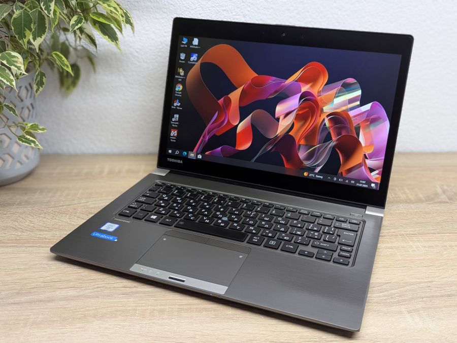 Ноутбук Б/В Toshiba Portege Z30T-C, Intel Core i5-6300U, DDR3 16 GB, SSD 256GB, 13" Full HD Сенсор