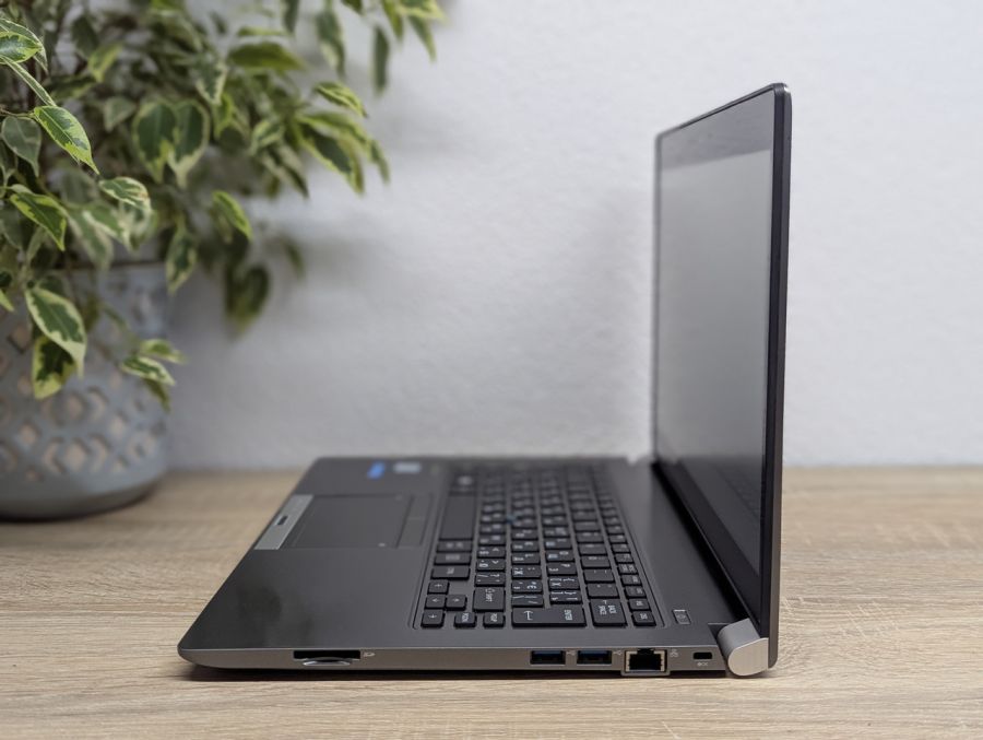 Ноутбук Б/В Toshiba Portege Z30T-C, Intel Core i5-6300U, DDR3 16 GB, SSD 256GB, 13" Full HD Сенсор