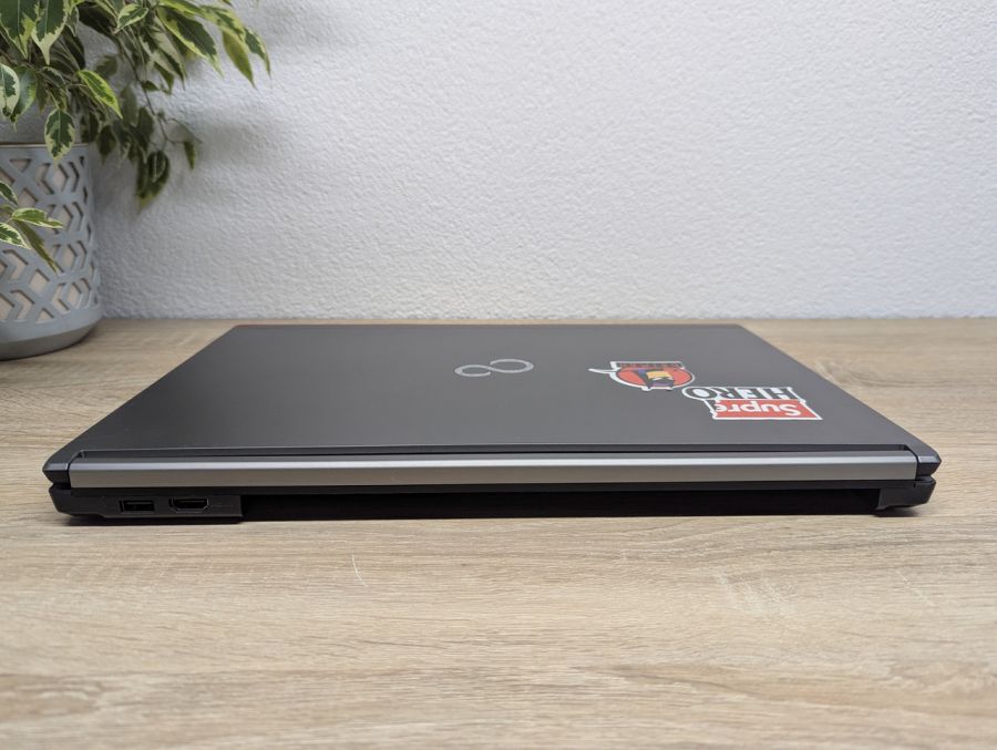Ноутбук Б/В Fujitsu E756, Intel Core i5-6300U, DDR4 8 GB, SSD 256GB, 15.6" HD