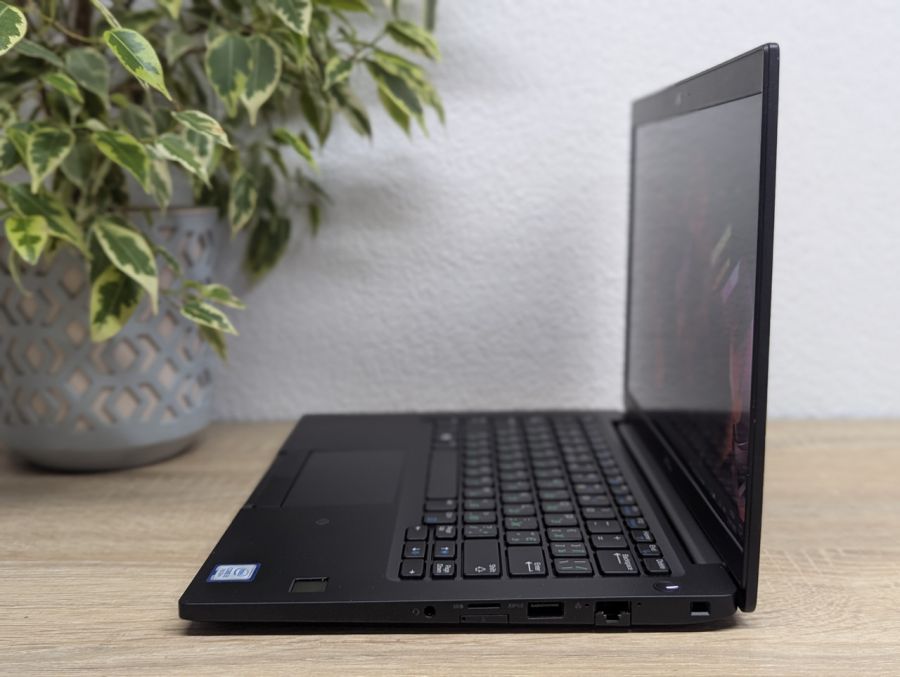 Ноутбук Б/В Dell Latitude 7390, Intel Core i5-7300U, DDR4 16 GB, SSD 256GB, 13" Full HD