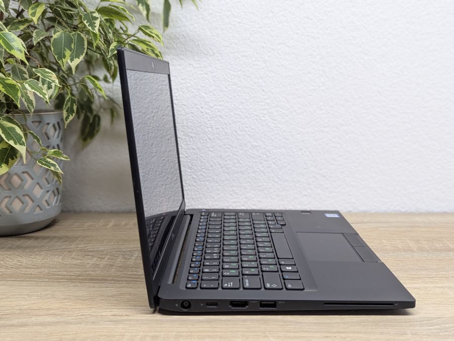 Ноутбук Б/В Dell Latitude 7390, Intel Core i5-7300U, DDR4 16 GB, SSD 256GB, 13" Full HD