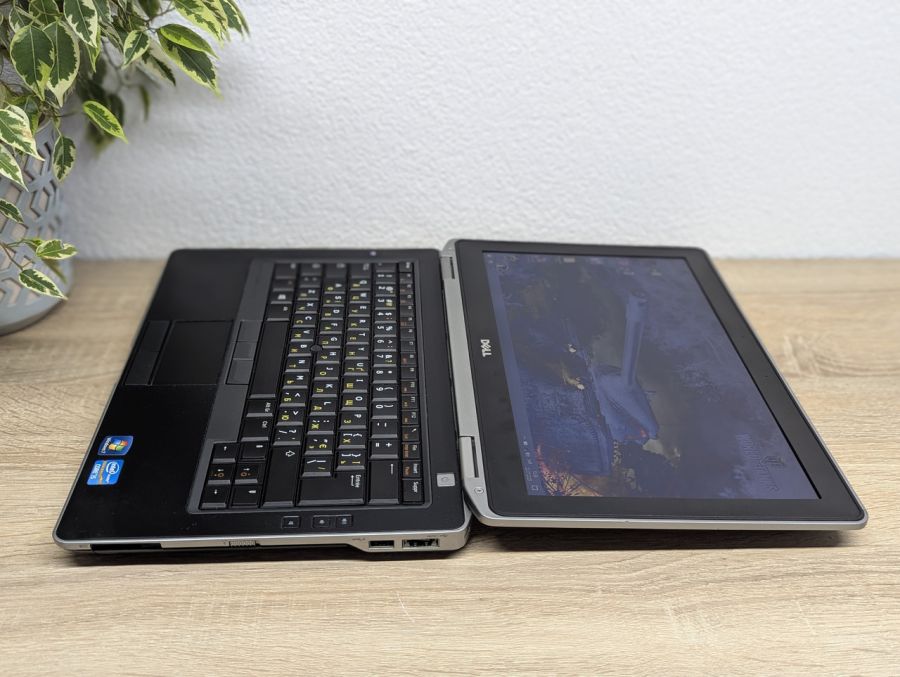 Ноутбук Б/В Dell Latitude E6330, Intel Core i5-3340M, DDR3 8 GB, SSD 128GB, 15.6" HD