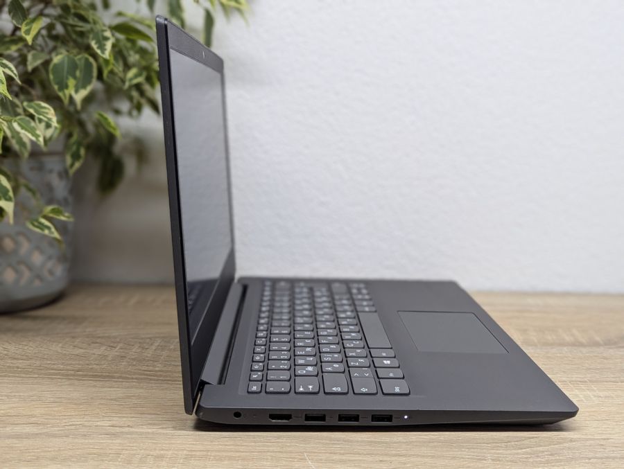 Уцінка! Ноутбук Б/В Lenovo V14-ADA, AMD Ryzen 3020e, DDR4 16 GB, SSD 256GB, AMD Radeon Vega, 14" Full HD