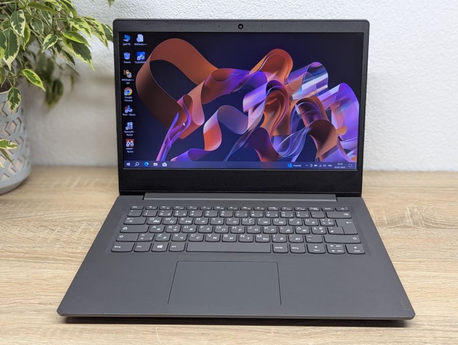 Уцінка! Ноутбук Б/В Lenovo V14-ADA, AMD Ryzen 3020e, DDR4 16 GB, SSD 256GB, AMD Radeon Vega, 14" Full HD