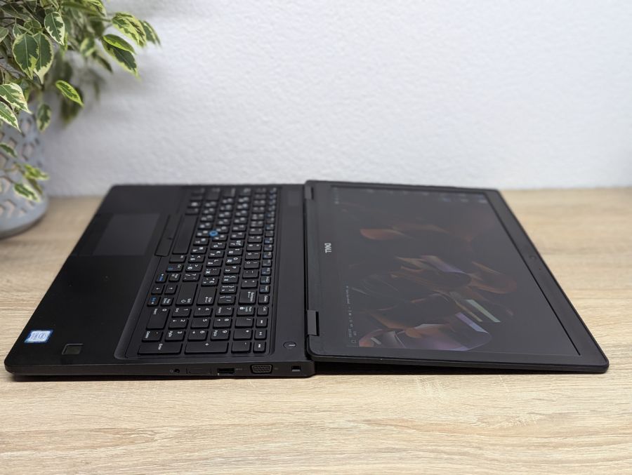 Ноутбук Б/В Dell Latitude 5590, Intel Core i5-8350U, DDR4 16 GB, SSD 256GB, NVIDIA GeForce MX130 2Gb, 15.6" Full HD