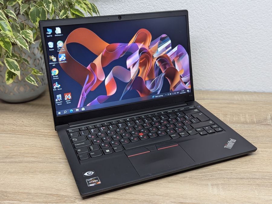 Ноутбук Б/В Lenovo ThinkPad E14, AMD Ryzen 3 5425U, DDR4 16 GB, SSD 256GB + 128 GB, AMD Radeon Graphics 1Gb, 14" Full HD