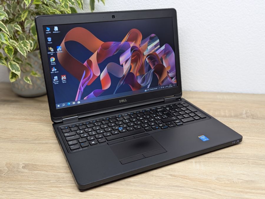 Уцінка! Ноутбук Б/В Dell Latitude E5550, Intel Core i5-5300U, DDR3 8 GB, SSD 128GB, 15.6" HD