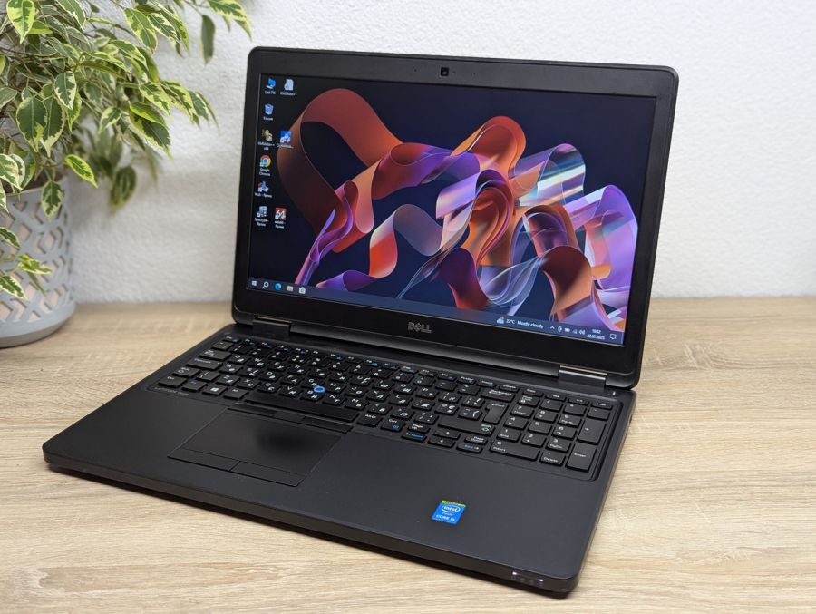 Уцінка! Ноутбук Б/В Dell Latitude E5550, Intel Core i5-5300U, DDR3 8 GB, SSD 128GB, 15.6" HD