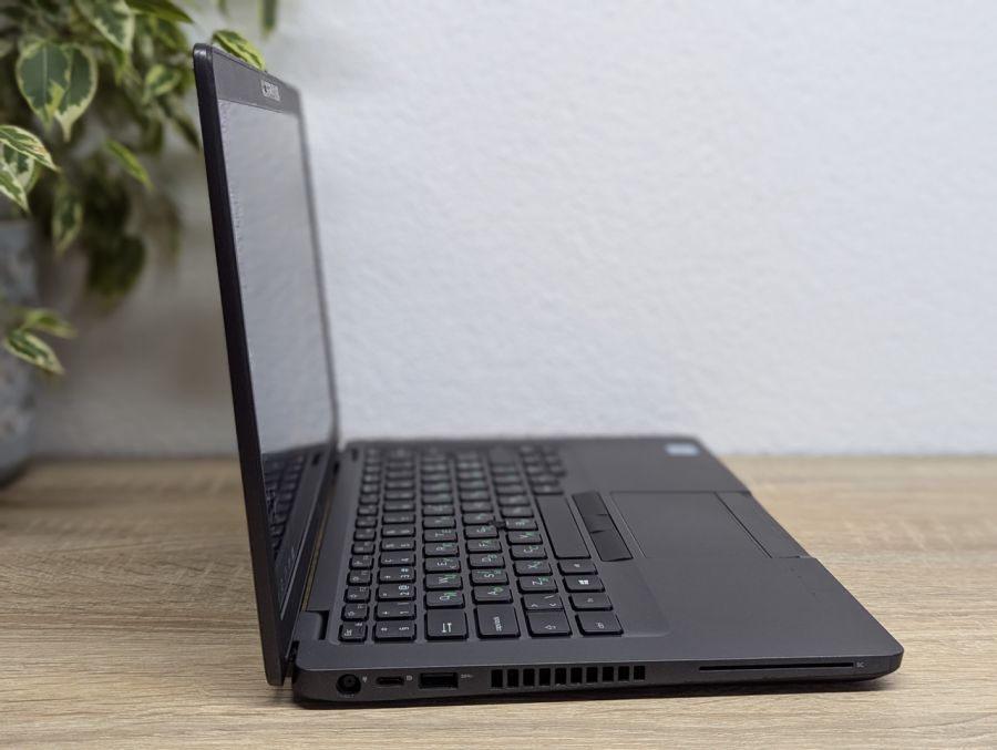 Уцінка! Ноутбук Б/В Dell Latitude 5400, Intel Core i5-8665U, DDR4 16 GB, SSD 256GB, 14" Full HD Сенсор