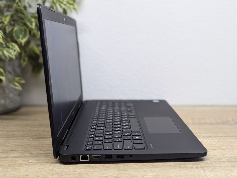Уцінка! Ноутбук Б/В Dell Latitude 3580, Intel Core i5-7200U, DDR4 8 GB, SSD 256GB, 15.6" HD