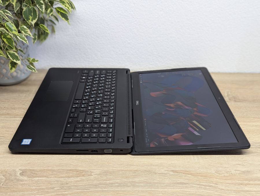 Уцінка! Ноутбук Б/В Dell Latitude 3580, Intel Core i5-7200U, DDR4 8 GB, SSD 256GB, 15.6" HD