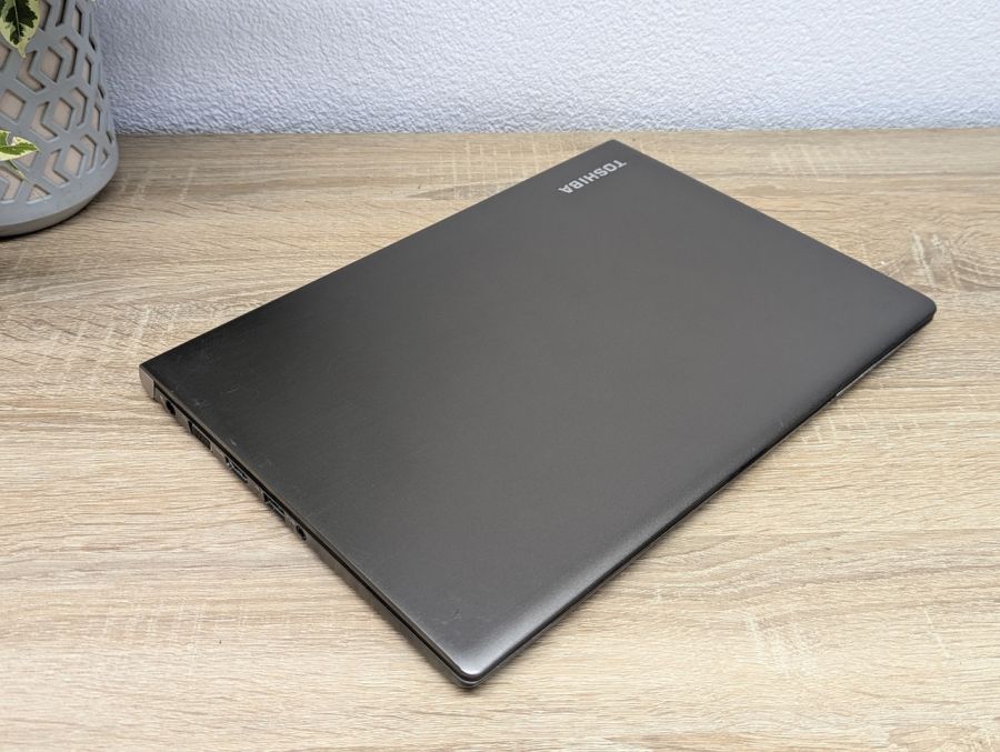 Ноутбук Б/В Toshiba Portege Z30T-C, Intel Core i5-6300U, DDR3 8 GB, SSD 256GB, 13" Full HD Сенсор