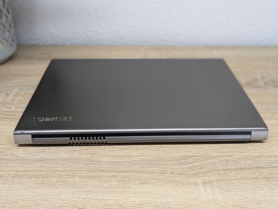 Ноутбук Б/В Toshiba Portege Z30T-C, Intel Core i5-6300U, DDR3 8 GB, SSD 256GB, 13" Full HD Сенсор