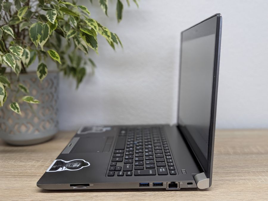 Ноутбук Б/В Toshiba Portege Z30T-C, Intel Core i5-6300U, DDR3 8 GB, SSD 256GB, 13" Full HD Сенсор
