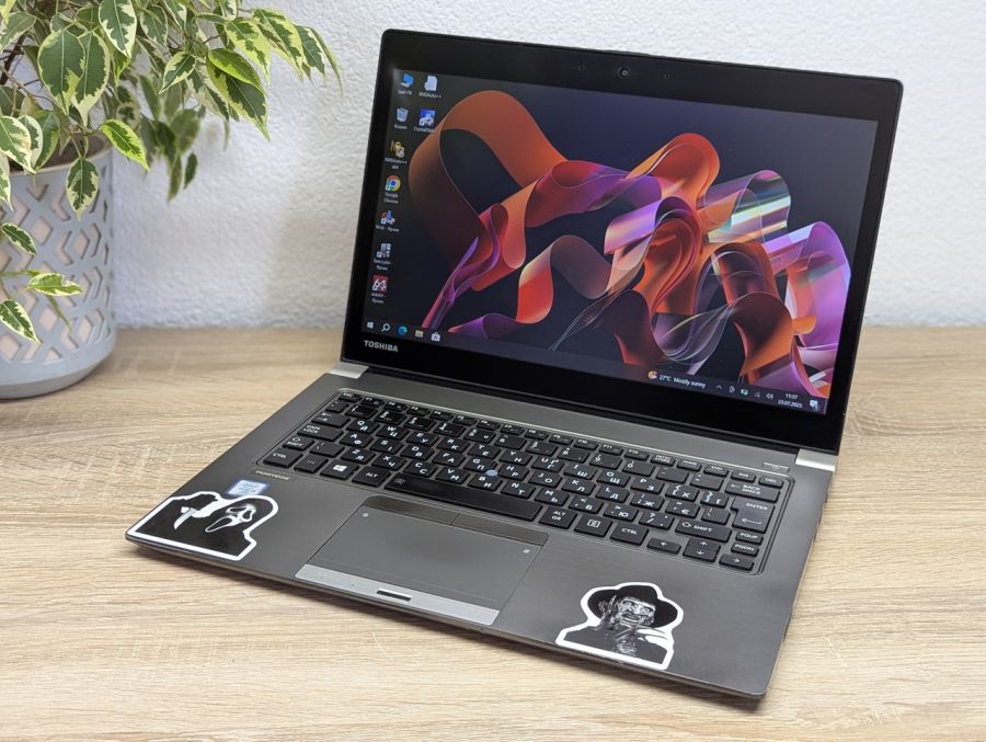 Ноутбук Б/В Toshiba Portege Z30T-C, Intel Core i5-6300U, DDR3 8 GB, SSD 256GB, 13" Full HD Сенсор