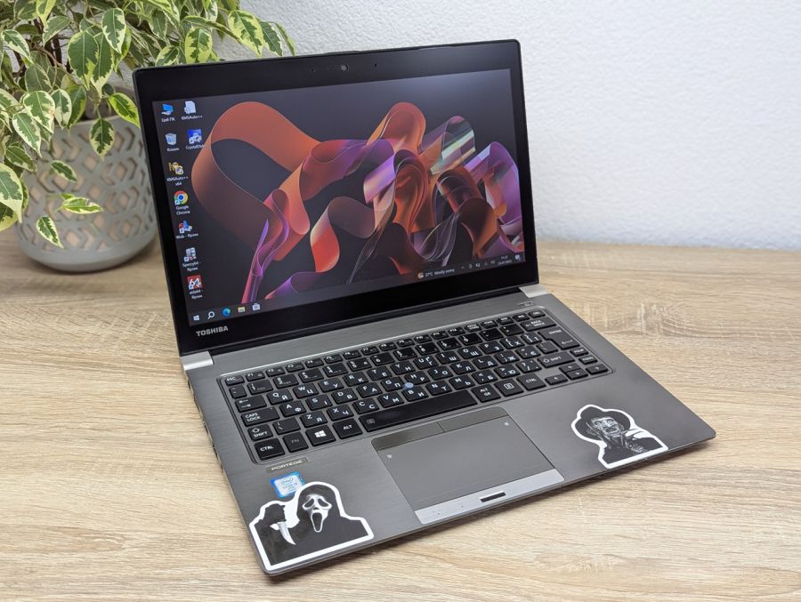 Ноутбук Б/В Toshiba Portege Z30T-C, Intel Core i5-6300U, DDR3 8GB, SSD 256GB, 13" Full HD Сенсор