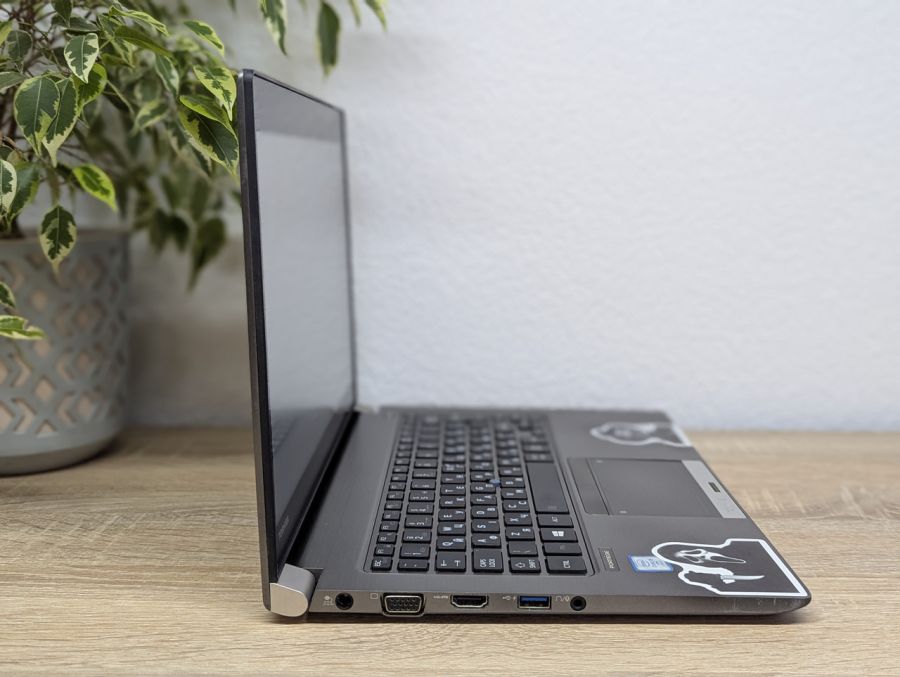 Ноутбук Б/В Toshiba Portege Z30T-C, Intel Core i5-6300U, DDR3 8 GB, SSD 256GB, 13" Full HD Сенсор