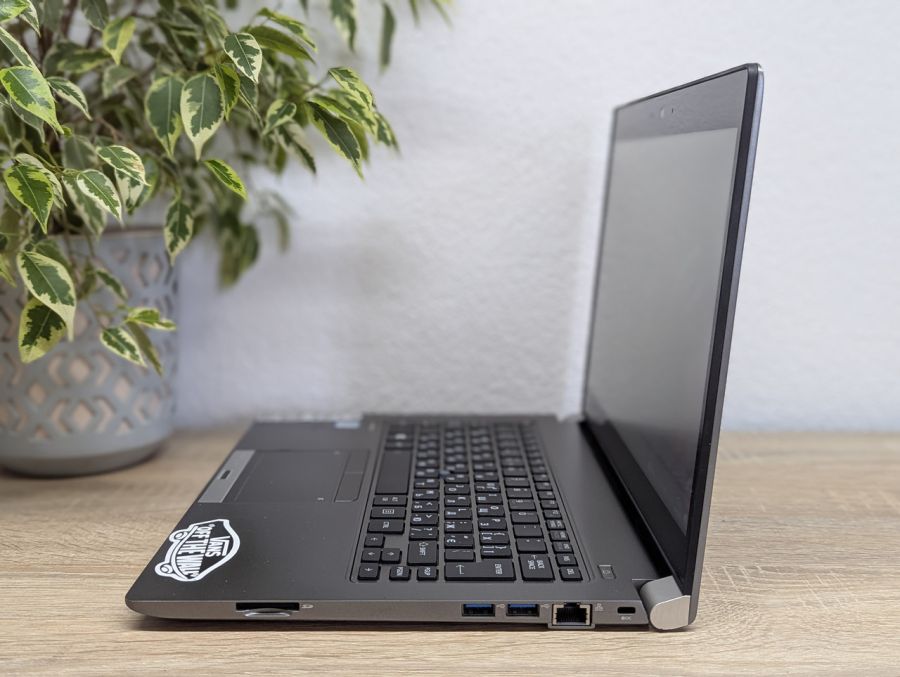 Уцінка! Ноутбук Б/В Toshiba Portege Z30T-C, Intel Core i5-6300U, DDR3 8 GB, SSD 256GB, 13" Full HD Сенсор