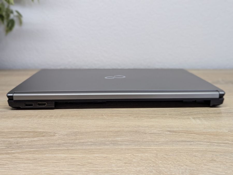Уцінка! Ноутбук Б/В Fujitsu E756, Intel Core i5-6300U, DDR4 8 GB, SSD 256GB, 15.6" HD