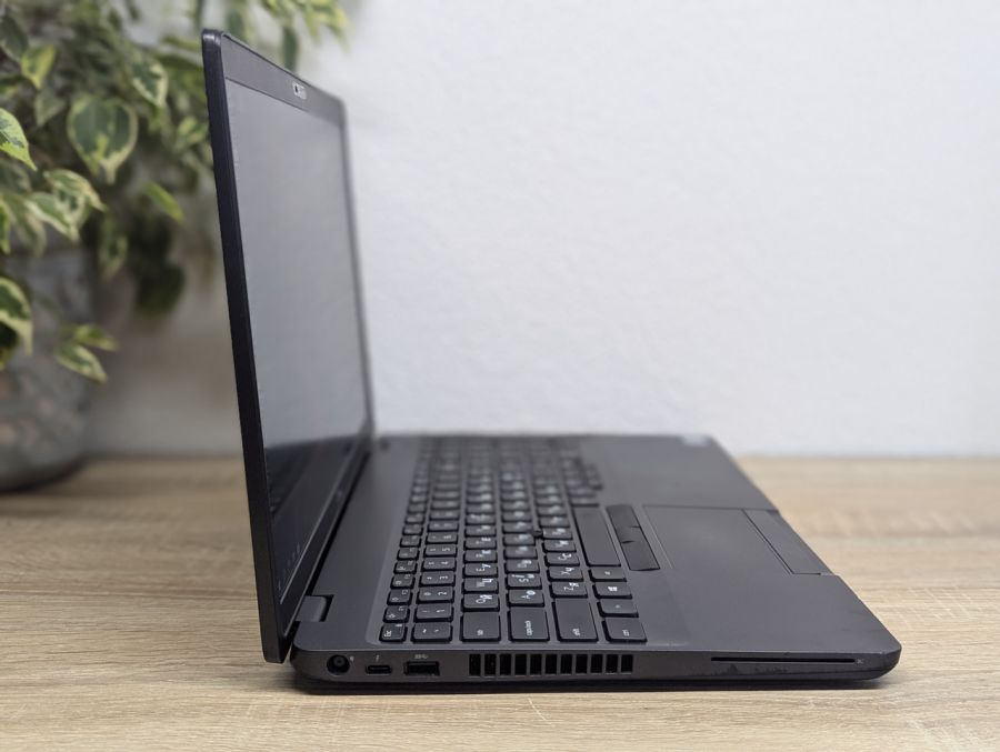 Уцінка! Ноутбук Б/В Dell Latitude 5501, Intel Core i5-9300H, DDR4 16 GB, SSD 256GB, 15.6" Full HD