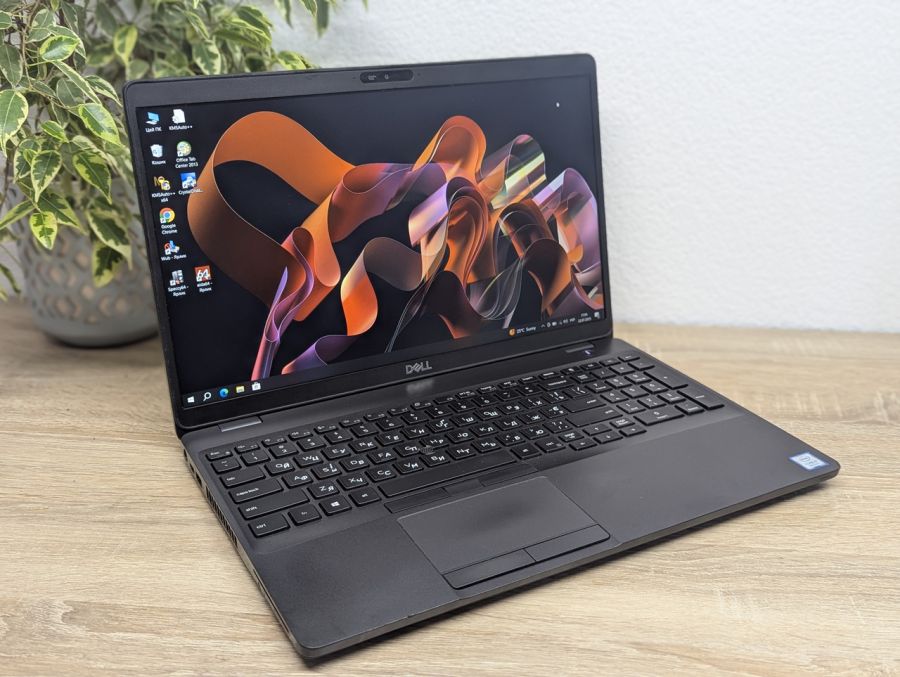 Уцінка! Ноутбук Б/В Dell Latitude 5501, Intel Core i5-9300H, DDR4 16 GB, SSD 256GB, 15.6" Full HD