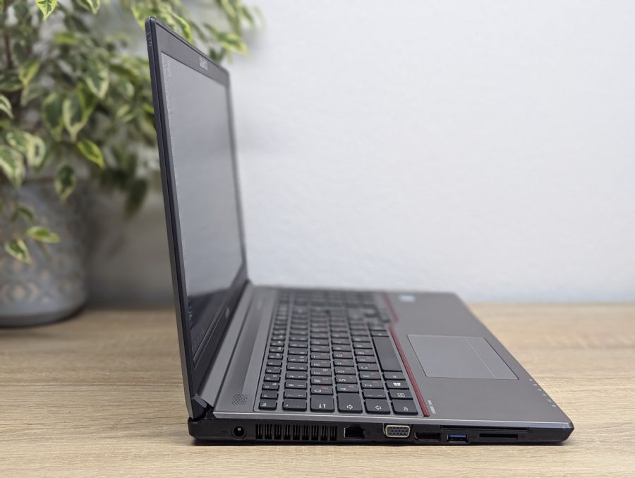 Ноутбук Б/В Fujitsu E756, Intel Core i7-6600U, DDR4 8 GB, SSD 256GB, 15.6" HD