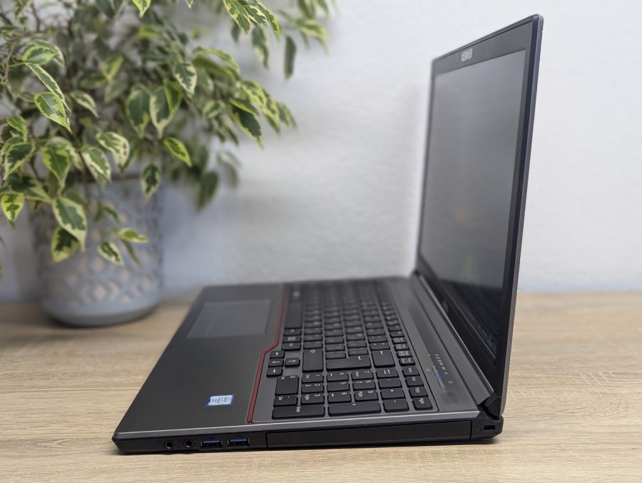 Ноутбук Б/В Fujitsu E756, Intel Core i7-6600U, DDR4 8 GB, SSD 256GB, 15.6" HD