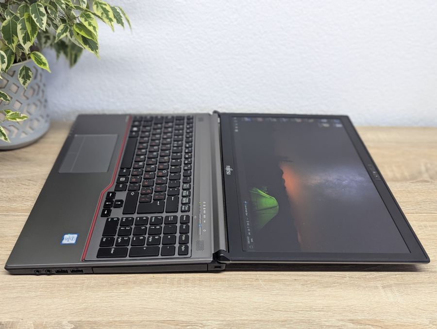 Ноутбук Б/В Fujitsu E756, Intel Core i7-6600U, DDR4 8 GB, SSD 256GB, 15.6" HD