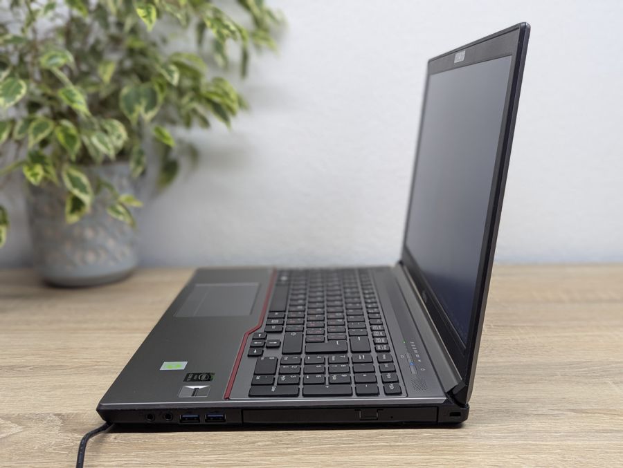 Уцінка! Ноутбук Б/В Fujitsu E754, Intel Core i5-4210M, DDR3 8 GB, SSD 256GB, 15.6" HD
