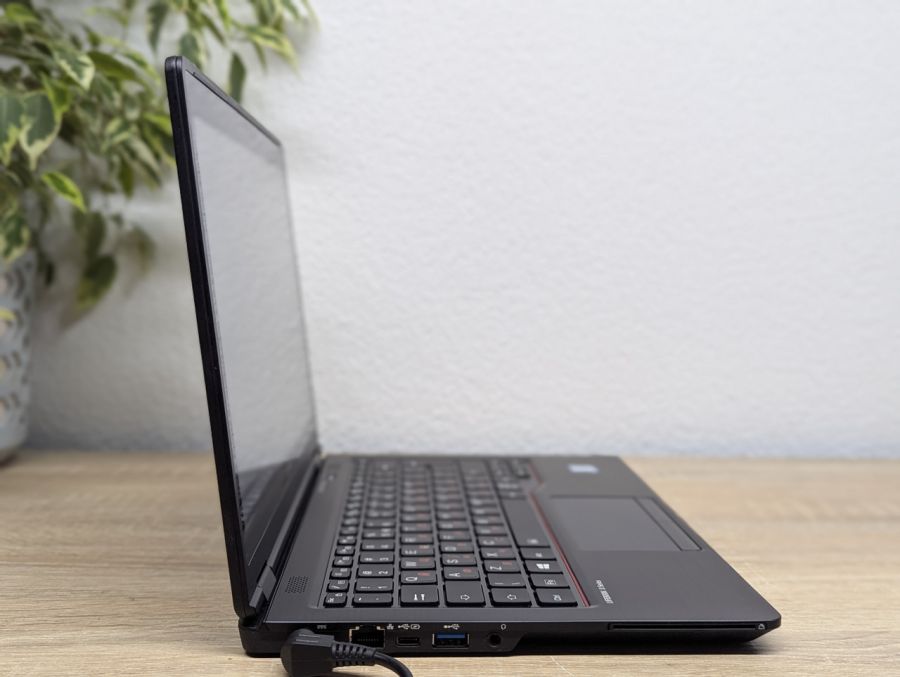 Уцінка! Ноутбук Б/В Fujitsu U727, Intel Core i5-7300U, DDR4 8 GB, SSD 128GB, 12" Full HD Сенсор