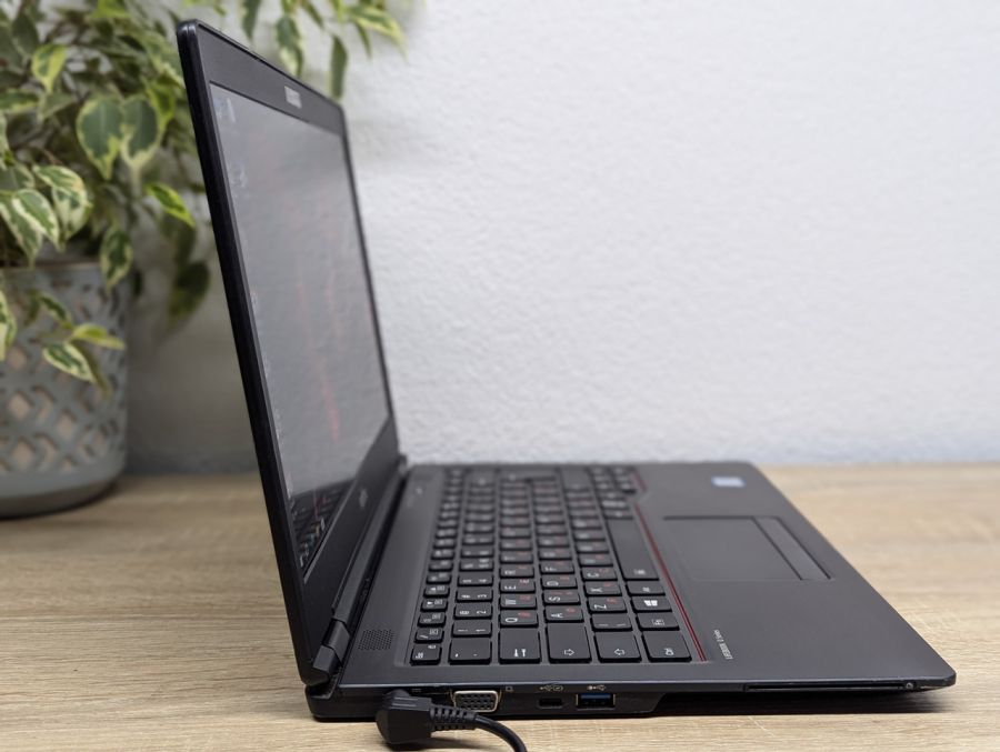 Уцінка! Ноутбук Б/В Fujitsu U747, Intel Core i5-6200U, DDR4 8 GB, SSD 256GB, 14" Full HD