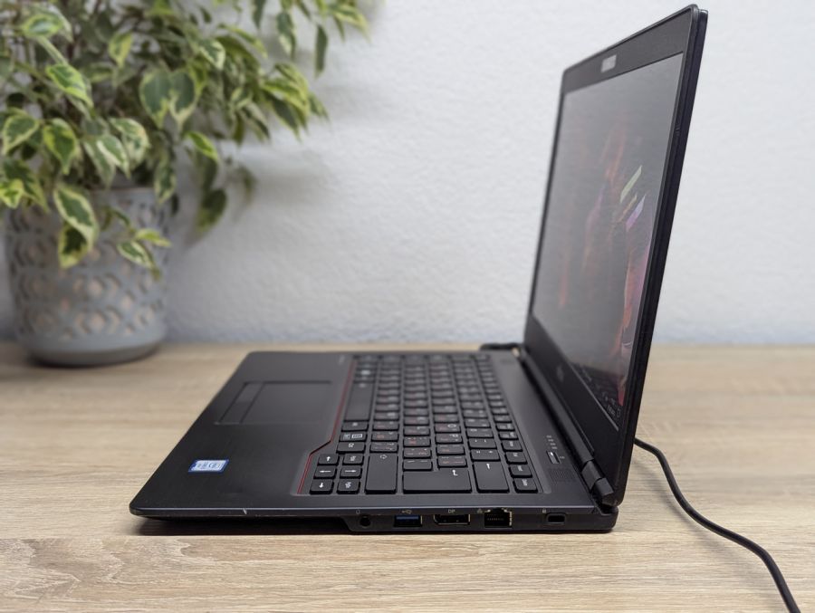 Уцінка! Ноутбук Б/В Fujitsu U747, Intel Core i5-6200U, DDR4 8 GB, SSD 256GB, 14" Full HD