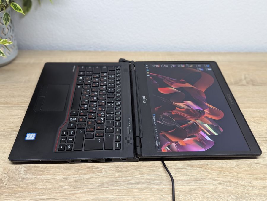 Уцінка! Ноутбук Б/В Fujitsu U747, Intel Core i5-6200U, DDR4 8 GB, SSD 256GB, 14" Full HD