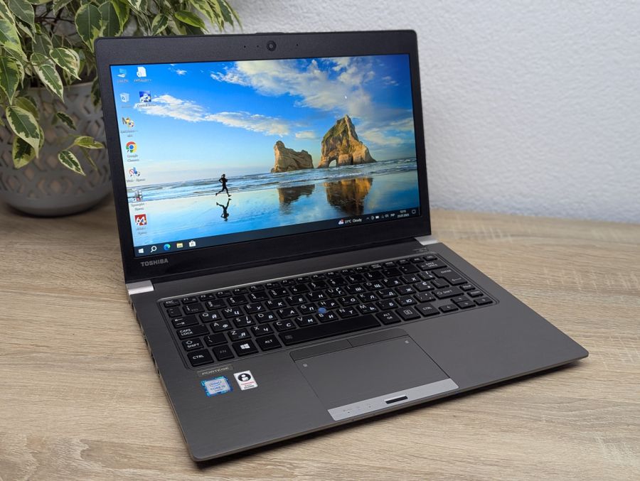 Уцінка! Ноутбук Б/В Toshiba Portege Z30T-C, Intel Core i5-6200U, DDR3 8 GB, SSD 128GB, 13" Full HD