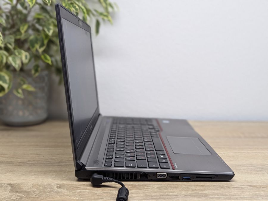 Уцінка! Ноутбук Б/В Fujitsu E756, Intel Core i7-6600U, DDR4 8 GB, SSD 256GB, 15.6" HD