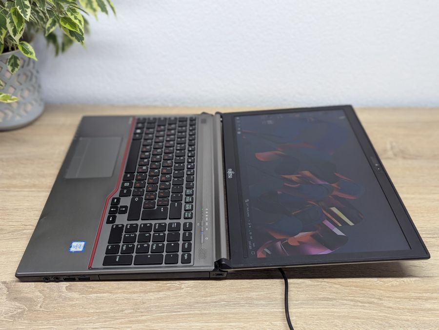 Уцінка! Ноутбук Б/В Fujitsu E756, Intel Core i7-6600U, DDR4 8 GB, SSD 256GB, 15.6" HD
