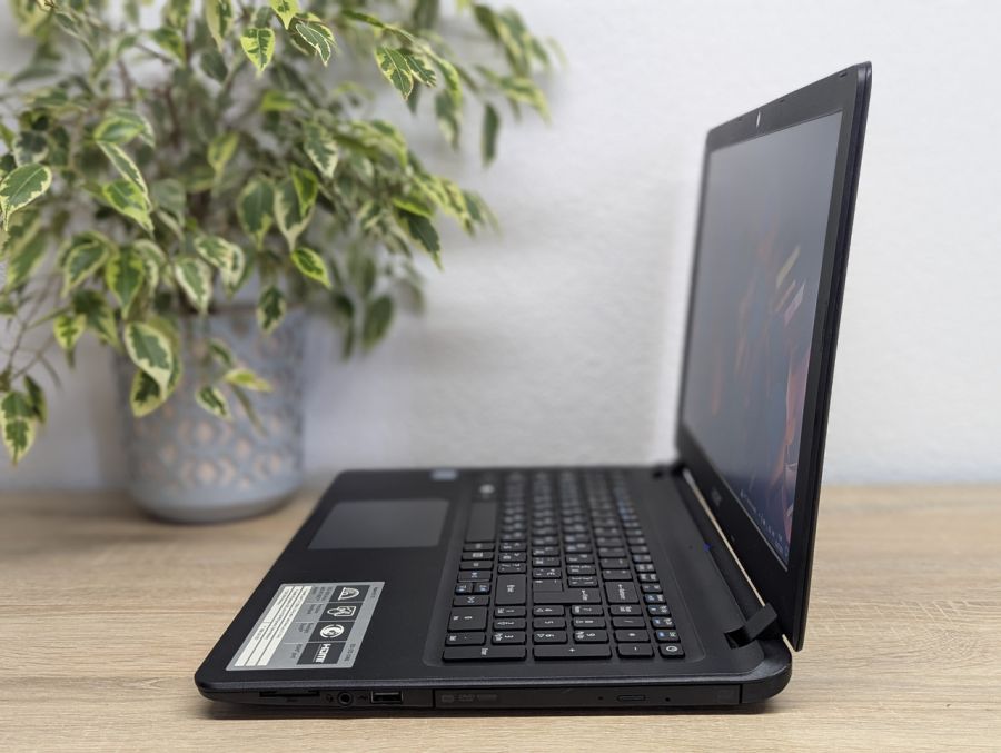 Ноутбук Б/В Acer Aspire ES1-572, Intel Core i5-7200U, DDR4 8 GB, SSD 128GB, HD